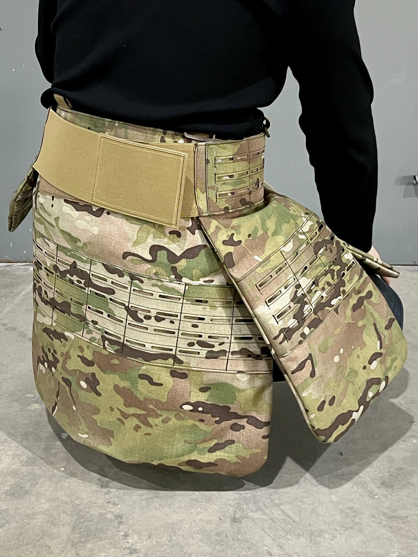 Armadura de falda balística táctica de nivel IIIA con acolchado UHMWPE - Nylon 1000D, sistema MOLLE de fijación Modular con corte láser - imagen 2