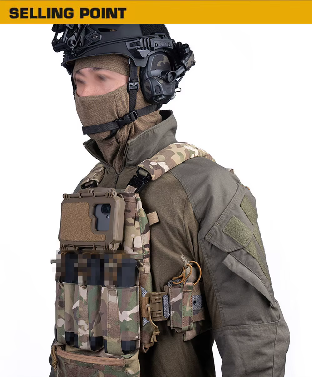 Detalle del sistema de fijación MOLLE en el soporte
