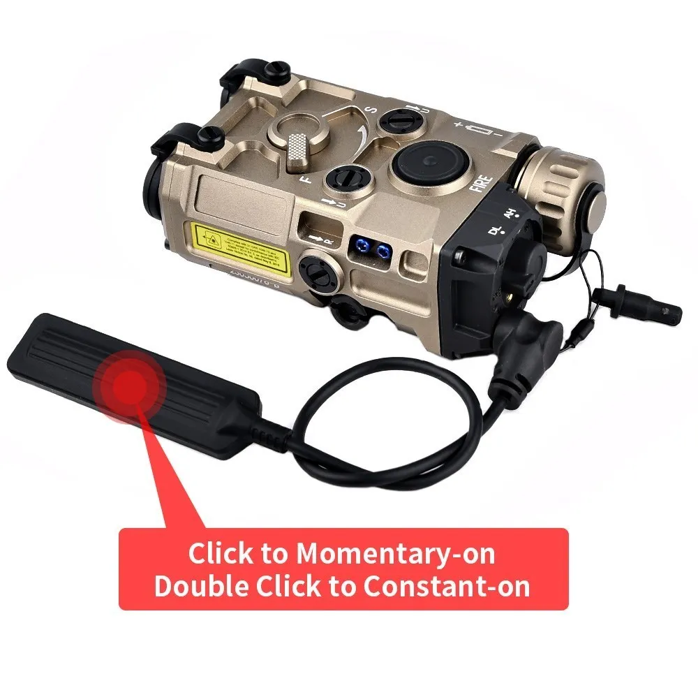 Un dispositivo con un cable negro y una flecha roja que apunta al botón de encendido