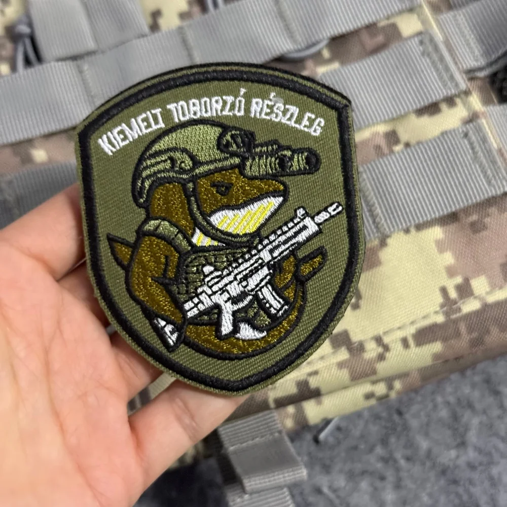 Parche bordado táctico tiburón casco – Insignia moral velcro para mochila - imagen 3