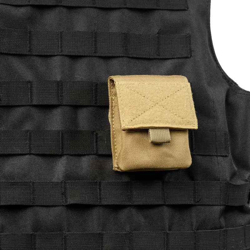 Bolsa Molle acoplada a equipo táctico
