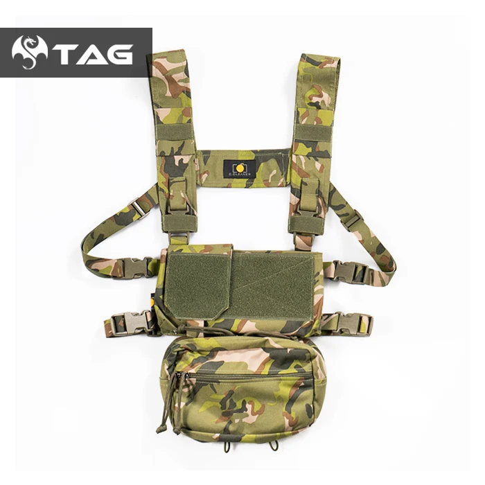 Una bolsa de camuflaje con una etiqueta