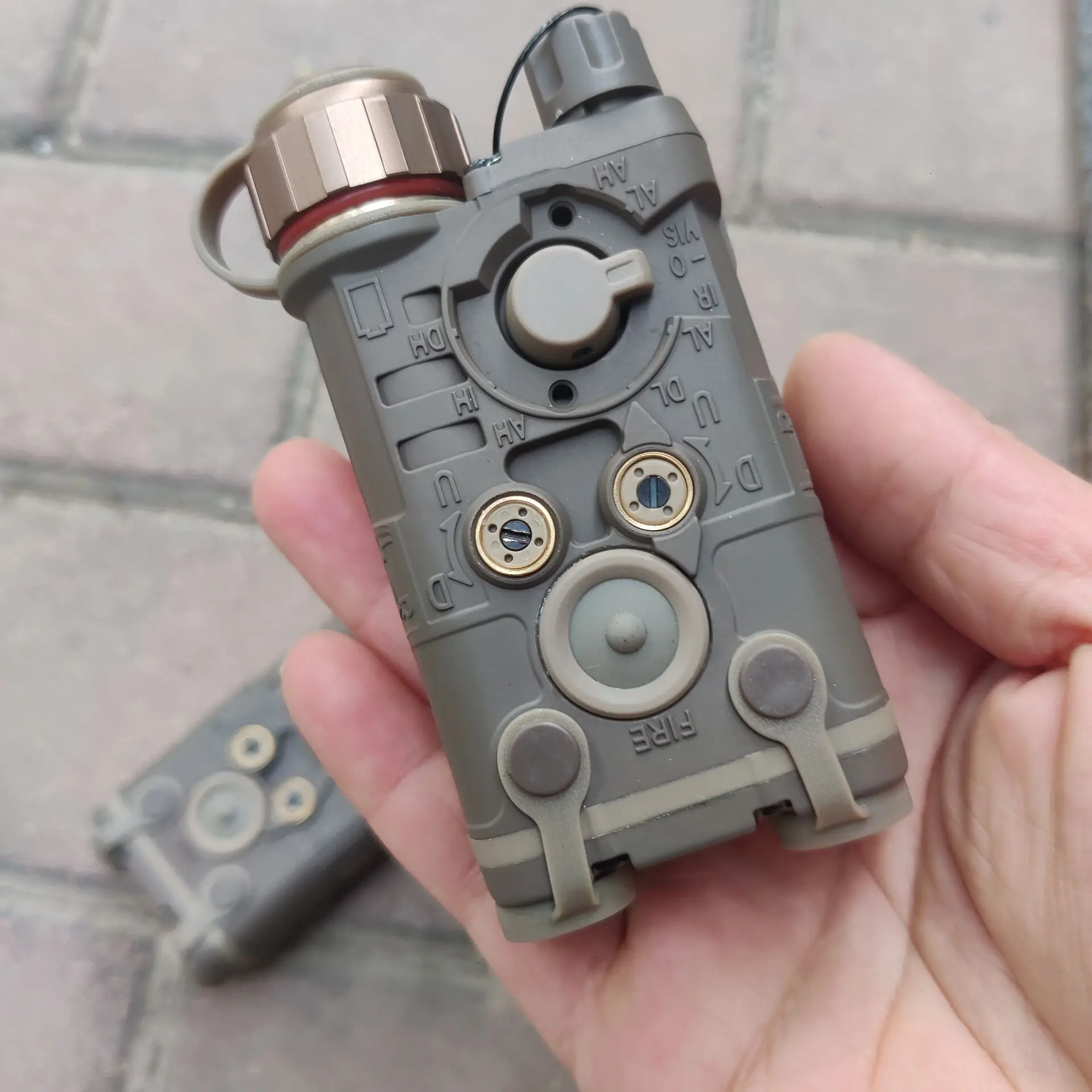 LA-23 LAB PEQ-NGAL versión de nailon láser rojo/láser verde de próxima generación + luz blanca LED con láser IR para equipo de tiro al aire libre - imagen 5