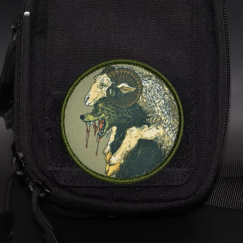 "Lobo en ropa de oveja", insignia táctica de moral de Chevron, parche, brazalete militar, accesorios, gancho y bucle, pegatina para mochila al aire libre - imagen 4