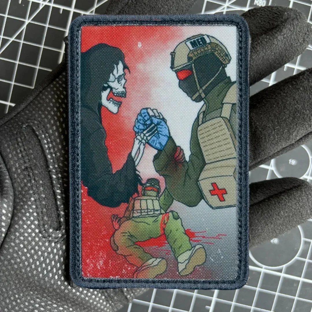 Parche de moral táctica de ayuda, Parche de gancho y bucle medio, insignia del ejército militar de Calavera, brazalete impreso, pegatinas de mochila - imagen 2