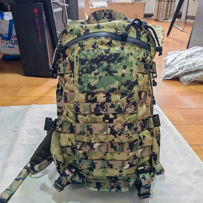 Mochila táctica impermeable AOR1/AOR2 de nailon con cierre exterior