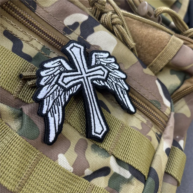 "Een kruis met vleugels" borduurpatch Tactische moreelbadge Haakluspatches Kleding Rugzak Stickers Armband