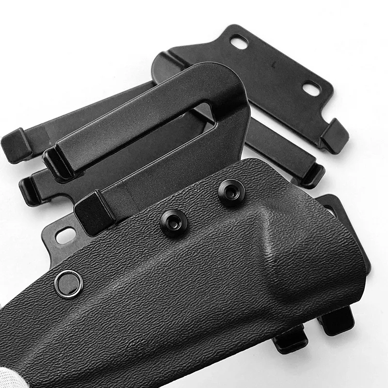 Una funda de pistola negra con un clip