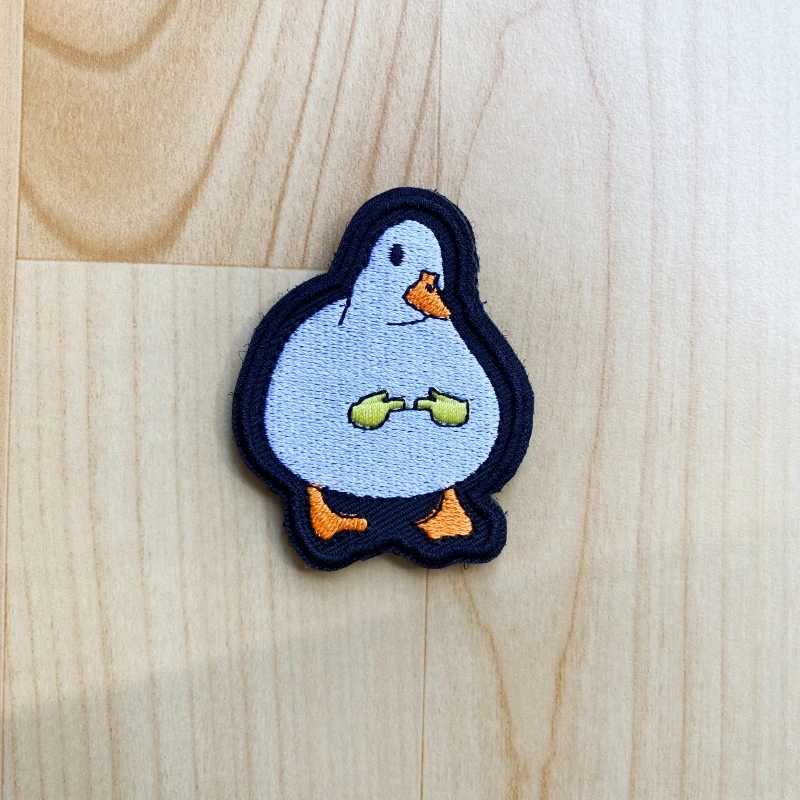 Parche bordado de ganso blando de dibujos animados, insignia de Moral de gancho y bucle, el pequeño pato amarillo enfadado tiene un cuchillo, pegatina de mochila táctica - imagen 3