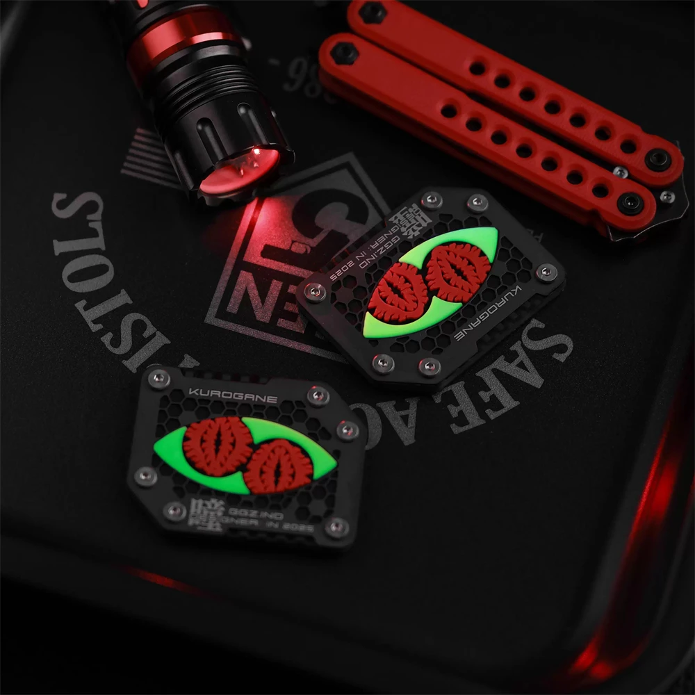 Parche luminoso de aleación de titanio para alumnos dobles, insignia de Metal táctica, brazaletes funcionales para exteriores para decoración de bolsas de ropa con gancho - imagen 5