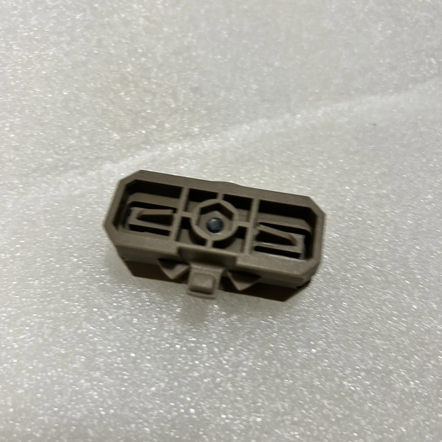 TMC3423 Adaptador de riel ARC para casco - Giratorio - Negro / Bronceado - Paquete individual - imagen 2