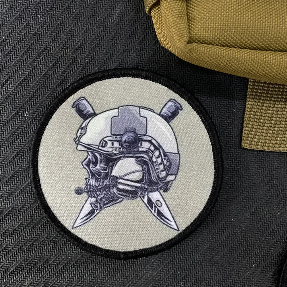 Parches estampados de casco de Calavera, I use To Be An Adventuer Like You, brazalete táctico, insignia de moral de Chevron ruso, pegatina de mochila - imagen 4