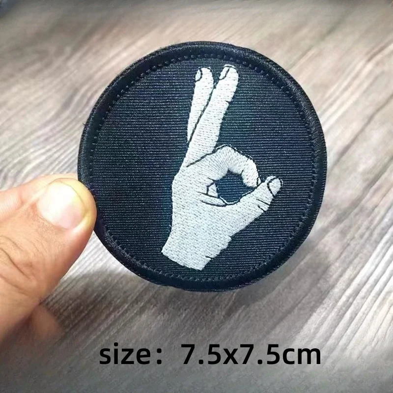 Insignia de moral de gesto OK, parches de gancho y bucle bordados divertidos, brazalete táctico, equipo para exteriores, pegatinas decorativas para mochila - imagen 4