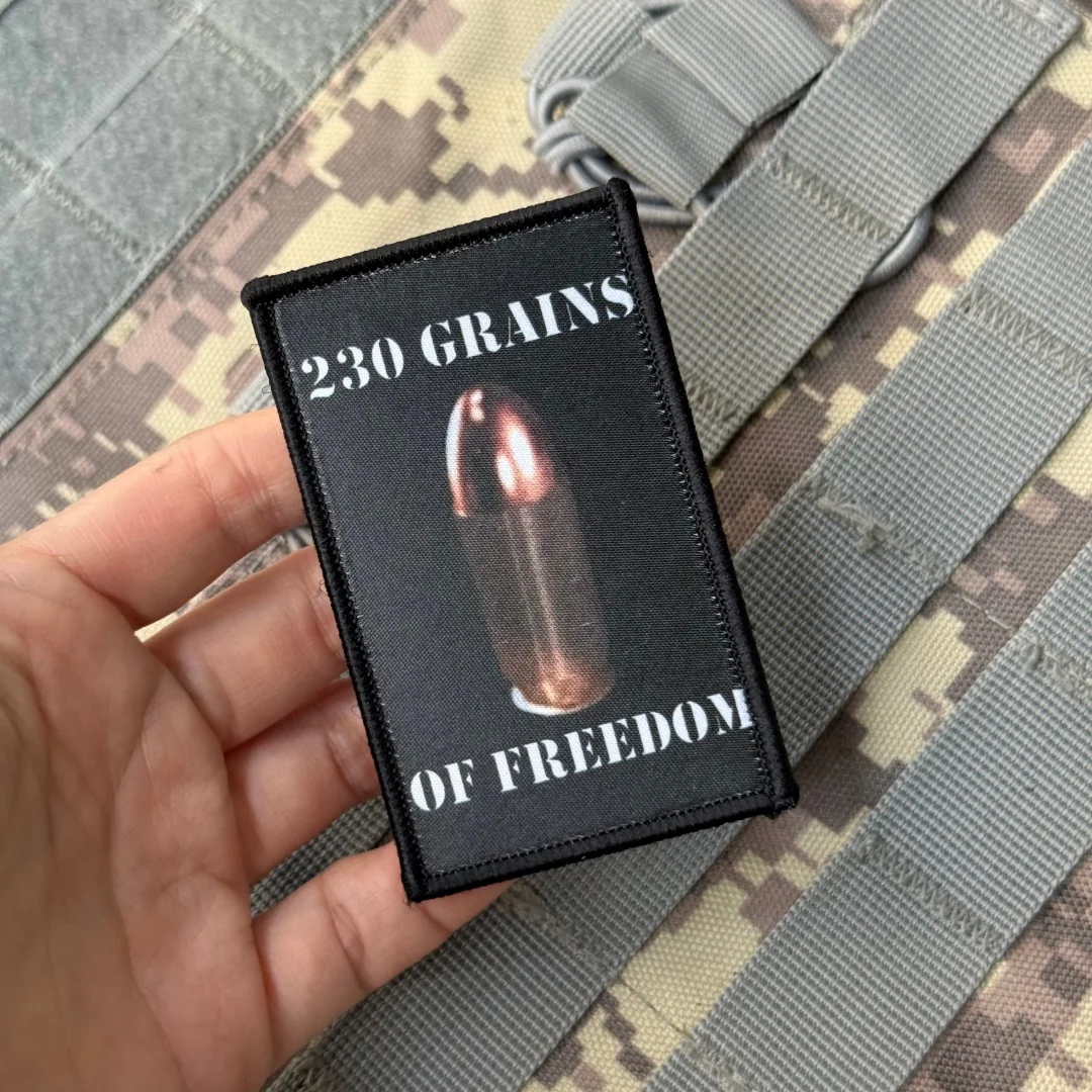 Parche táctico de moral calibre 45 con bandera EE.UU. – Gancho y bucle - imagen 3