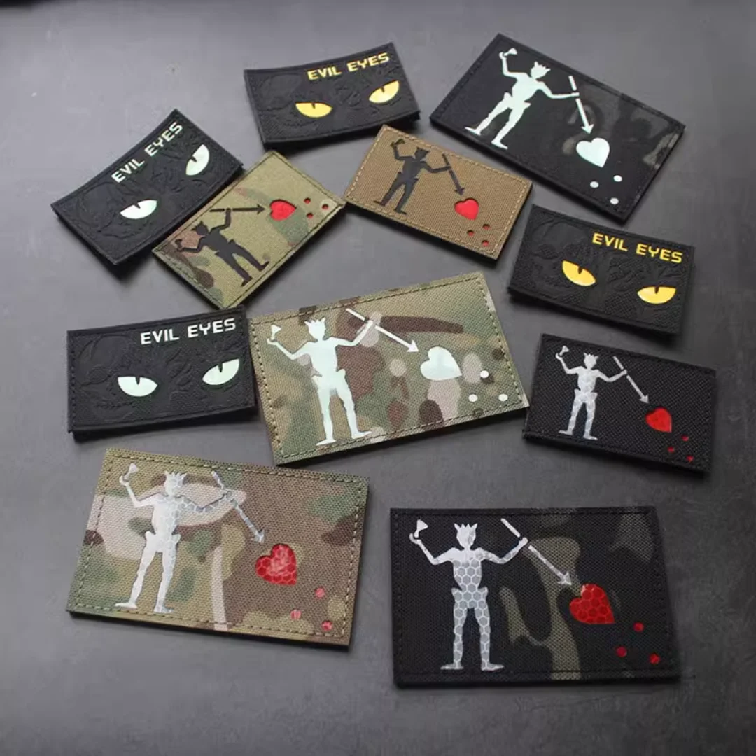 Brazalete adhesivo con grabado láser que brilla en la oscuridad de la bandera pirata Edward