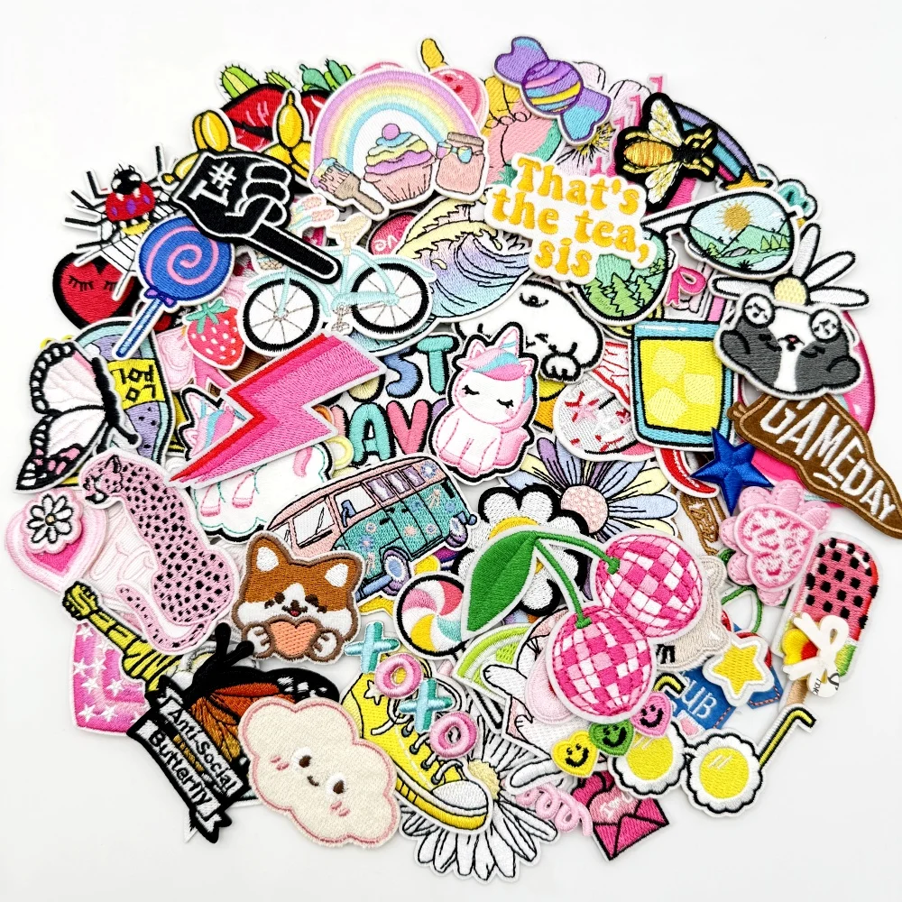 50/100 Uds. Parches bordados surtidos al azar dibujos animados DIY parches para planchar/coser pegatinas apliques para ropa vestidos sombrero Jeans - imagen 2
