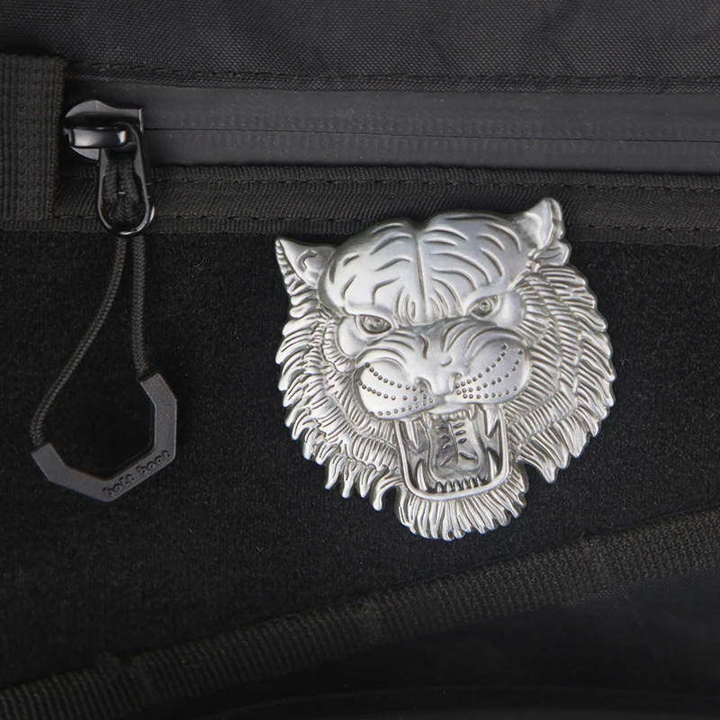 Parche de Metal de tótem de cabeza de tigre 3D, insignia poderosa dominante, decoración artesanal, chaleco táctico, mochila, accesorio de ropa con gancho - imagen 4