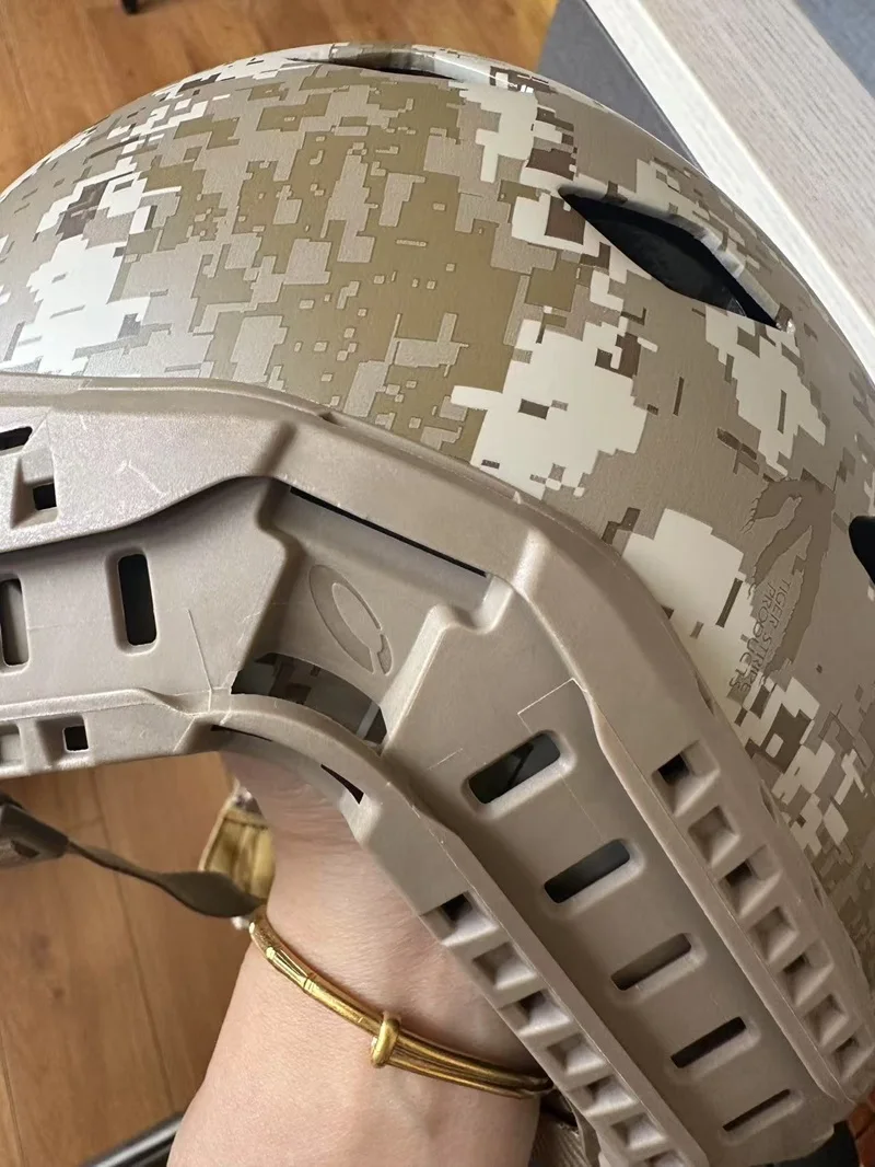 Casco de seguridad para ciclismo deportivo de fibra de carbono SF perforado para deportes al aire libre - imagen 4