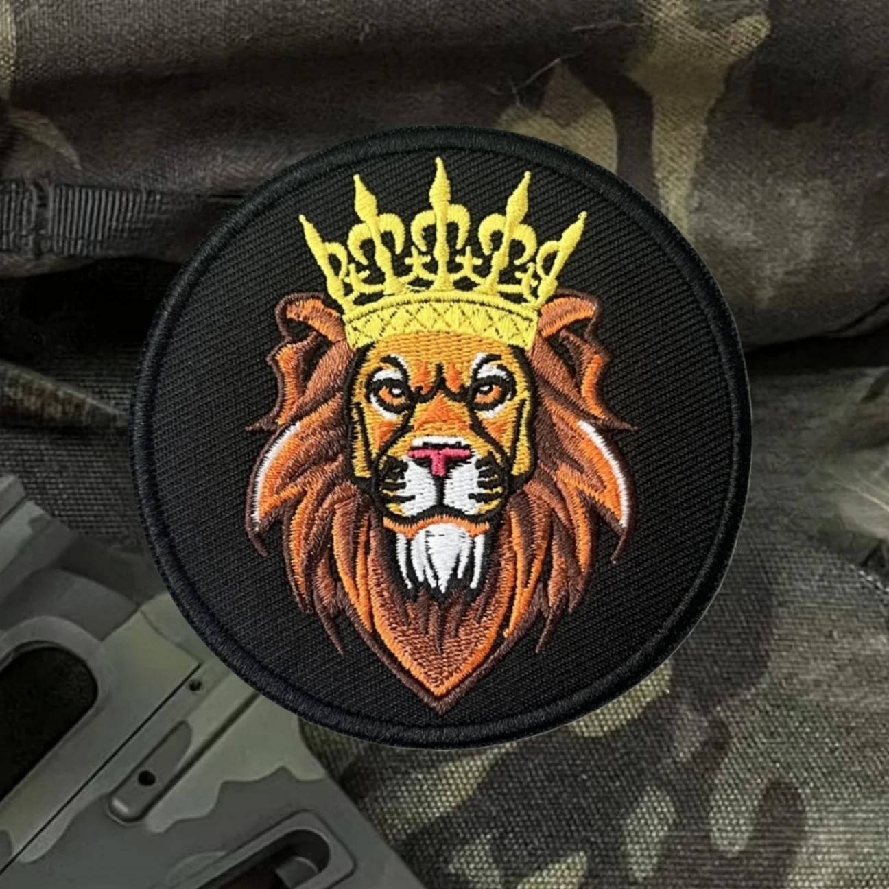 Insignia de moral divertida de León, parches bordados para ropa, brazalete militar táctico, gancho y bucle, accesorios para mochila, pegatinas - imagen 4