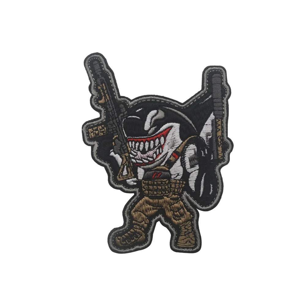 Pistolas de tiburón dibujos animados combate meme agresivo moral divertido parche táctico Velcros bordado gancho bucle sujetador insignia para mochila