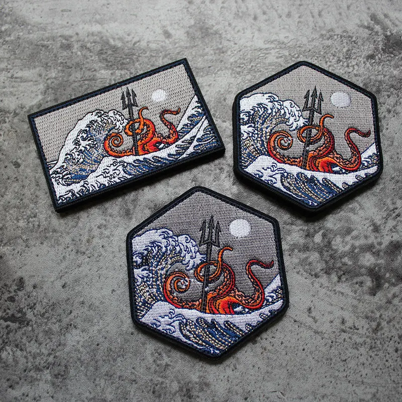 Parche bordado Hexagonal táctico, diseño de pulpo Tridente de monstruo marino de onda grande con paisaje de amanecer Kanagawa para decoración de bolso - imagen 2