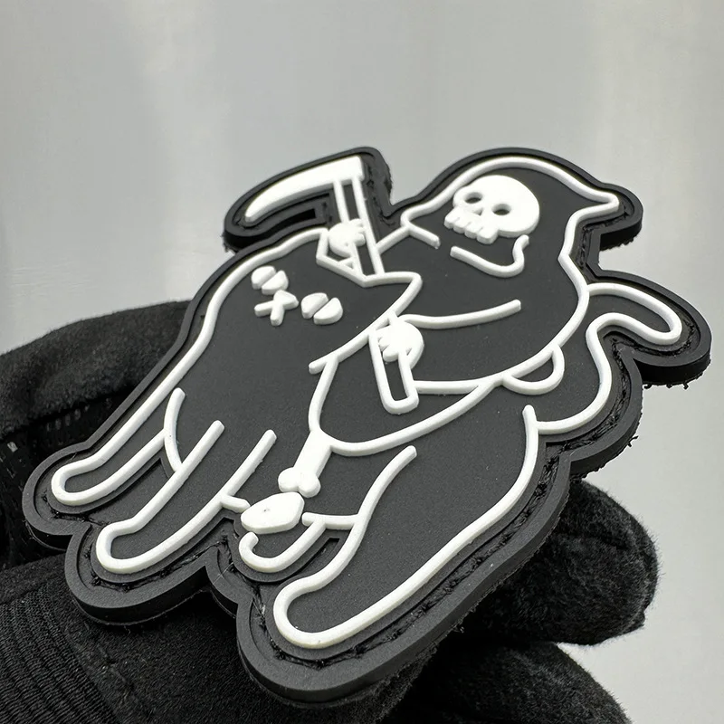 Emblema de Hoz Reaper, insignia de moral con brillo nocturno, parches de gancho y bucle de PVC para ropa, pegatina decorativa para mochila de gato táctico