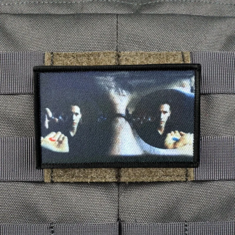 Parche de película Morpheus Red Pill Matrix para ropa, insignias de moral táctica, parches militares con gancho impreso, pegatinas para mochila - imagen 2