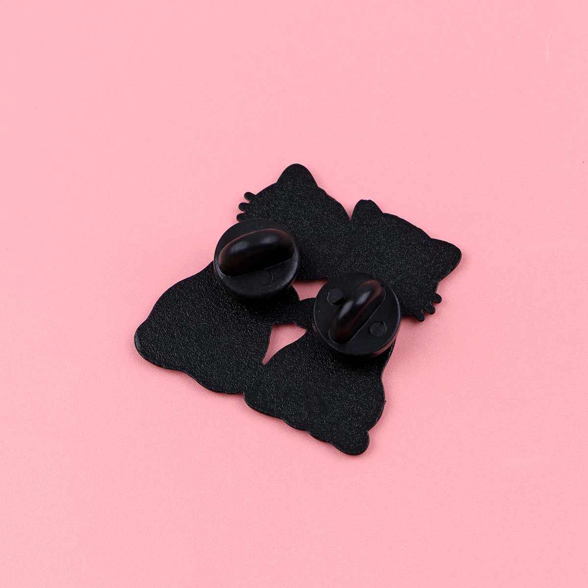 5 uds lindo gato blanco y negro esmalte Pin solapa Pin dibujos animados pareja broche conjunto alfileres de Metal mochila sombrero insignia Accesorios - imagen 4