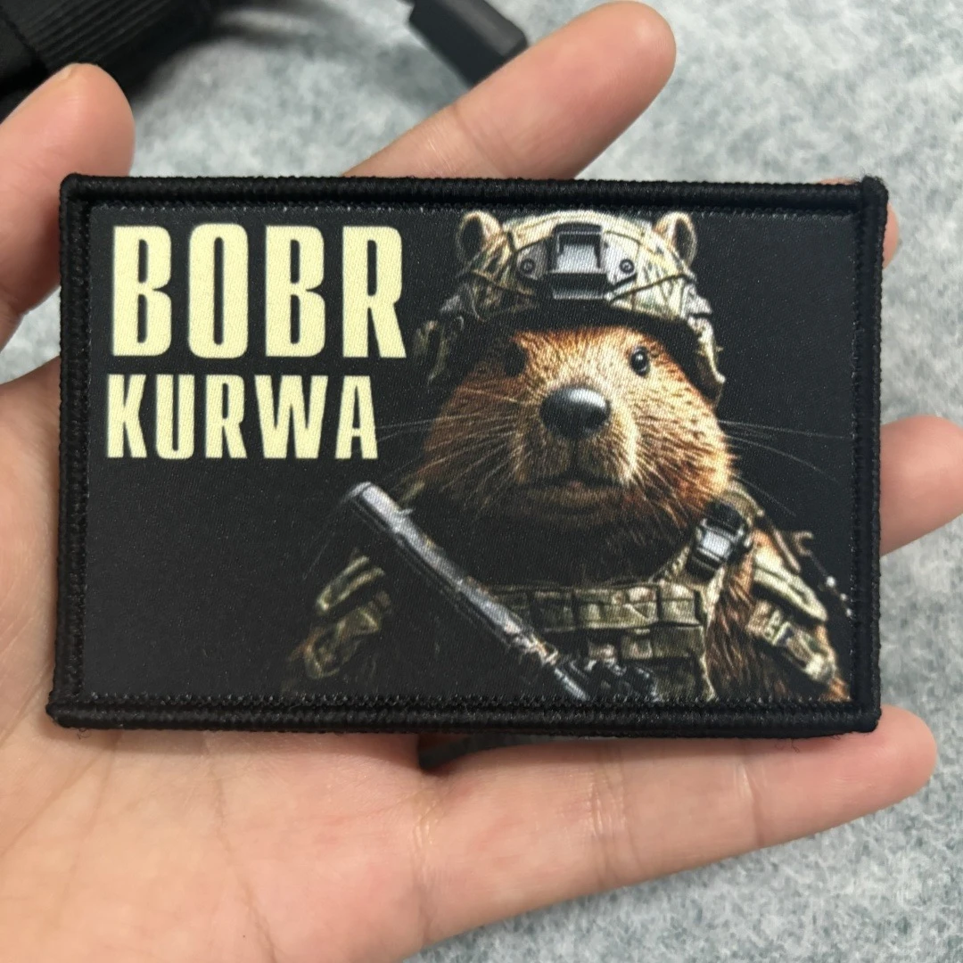 Parche estampado de animales bonitos BOBR KURWA insignia de moral táctica emblema parches de gancho y bucle brazalete del ejército militar pegatinas para mochila - imagen 3