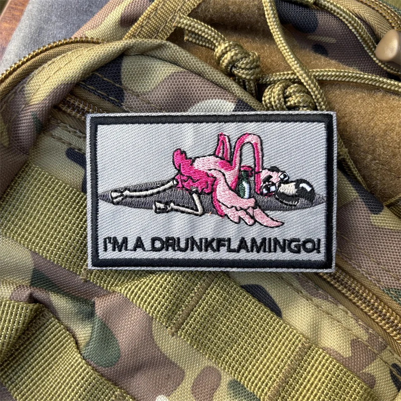 Insignia de moral táctica "¡Soy un flamenco borracho!" Parche bordado para ropa, parches con gancho, pegatinas para mochila, brazalete - imagen 3