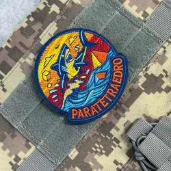 Parche táctico bordado Chevron tiburón – Velcro para uniforme militar