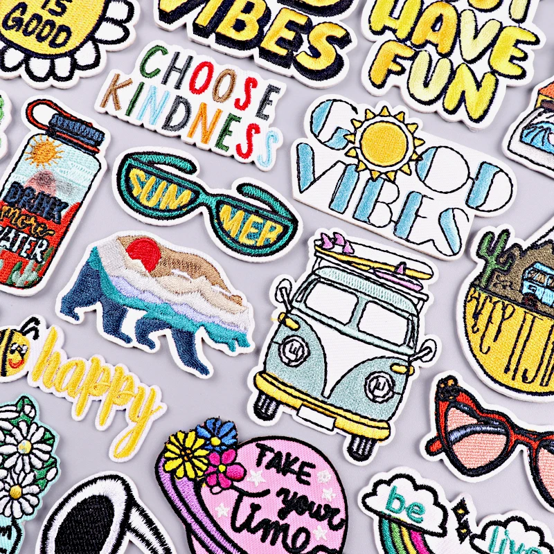 Parches bordados de dibujos animados para ropa, parche con letras, parches para planchar en ropa, parche bordado para vacaciones, pegatinas con gancho