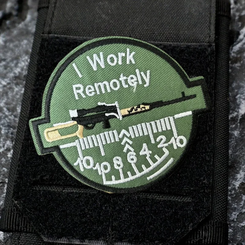 Parche táctico 'I Work Remotely', parches de meme de moral bordados divertidos, insignia adhesiva de cierre de bucle de gancho para mochila
