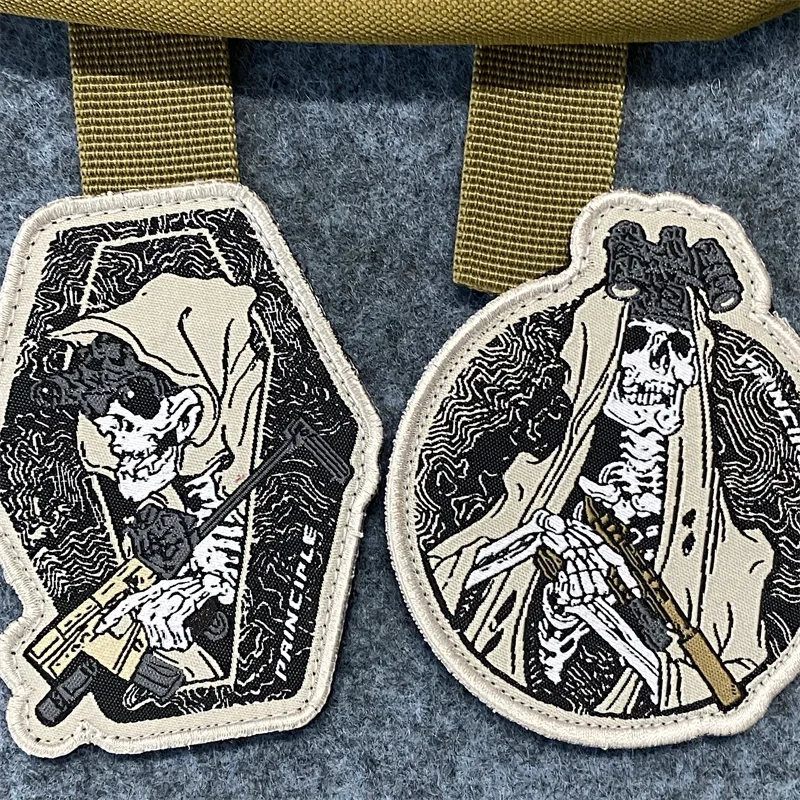 Parche de Calavera del ejército tejido con insignias de moral táctica militar, apliques de brazalete de gancho y bucle para ropa, parches de mochila - imagen 3