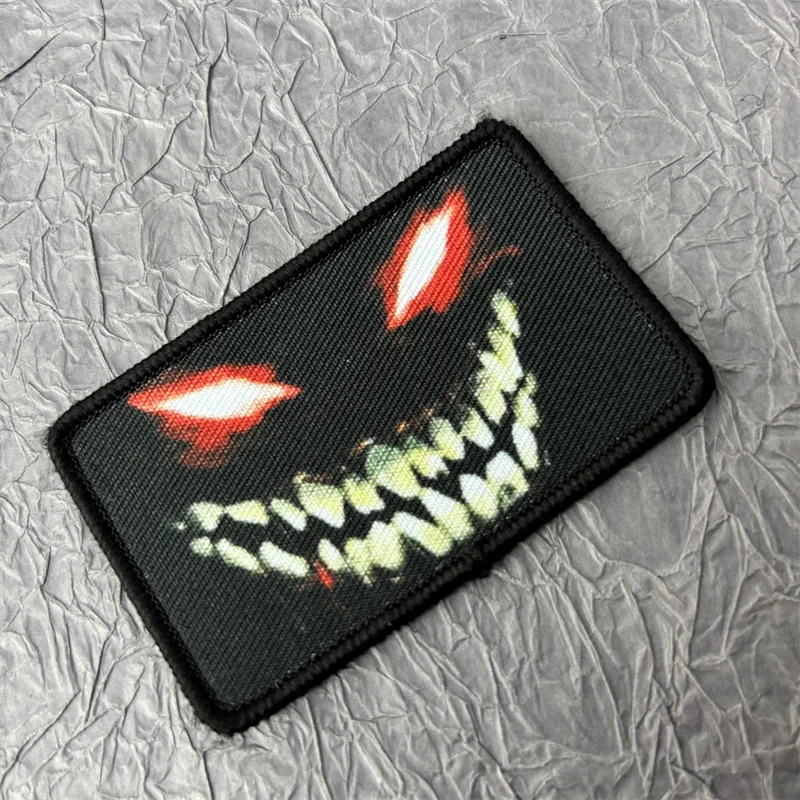 Parche con estampado de ojos malvados para ropa, insignia de moral táctica Chevron, parches militares tácticos con gancho y bucle, pegatina para mochila, brazalete - imagen 4