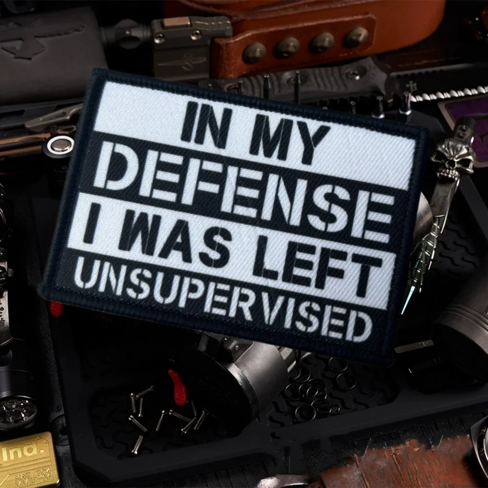 En mi defensa, estaba izquierda, parche Meme sin supervisión, estampado de Humor sarcástico, emblema de gancho y bucle, insignia de moral militar, pegatina para mochila