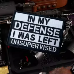 En mi defensa, estaba izquierda, parche Meme sin supervisión, estampado de Humor sarcástico, emblema de gancho y bucle, insignia de moral militar, pegatina para mochila