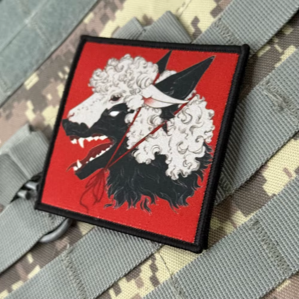Parche moral lobo – Piel de oveja con velcro para ropa táctica - imagen 2