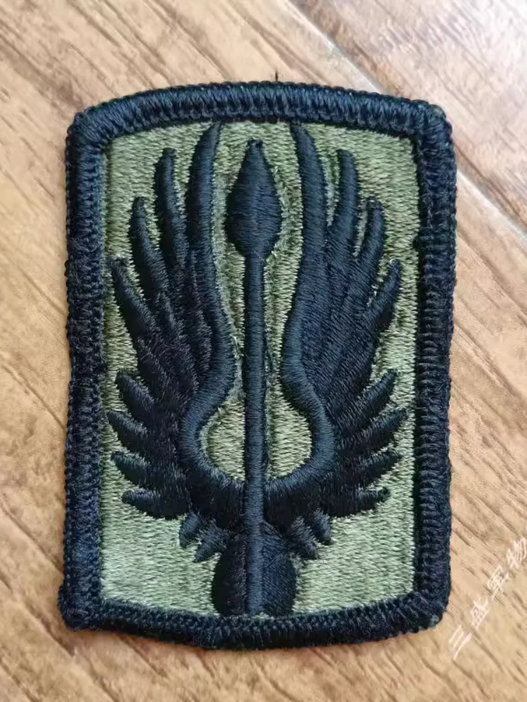 Insignia bordada con Logo cosido, abrigo de la Brigada Aérea del 18. ° - imagen 5