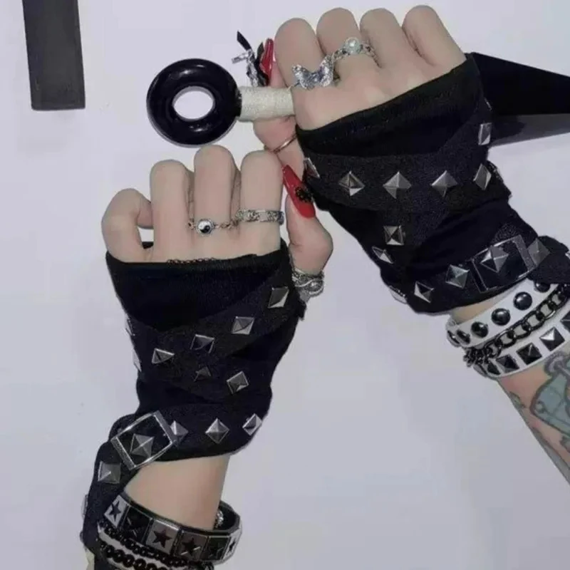 Guantes tácticos negros con remaches y cadena unisex, para antebrazos - imagen 4