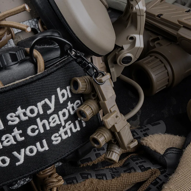 GPNVG18 Gafas de visión nocturna de cuatro ojos Modelo de simulación táctica Llavero de decoración favorita - imagen 3