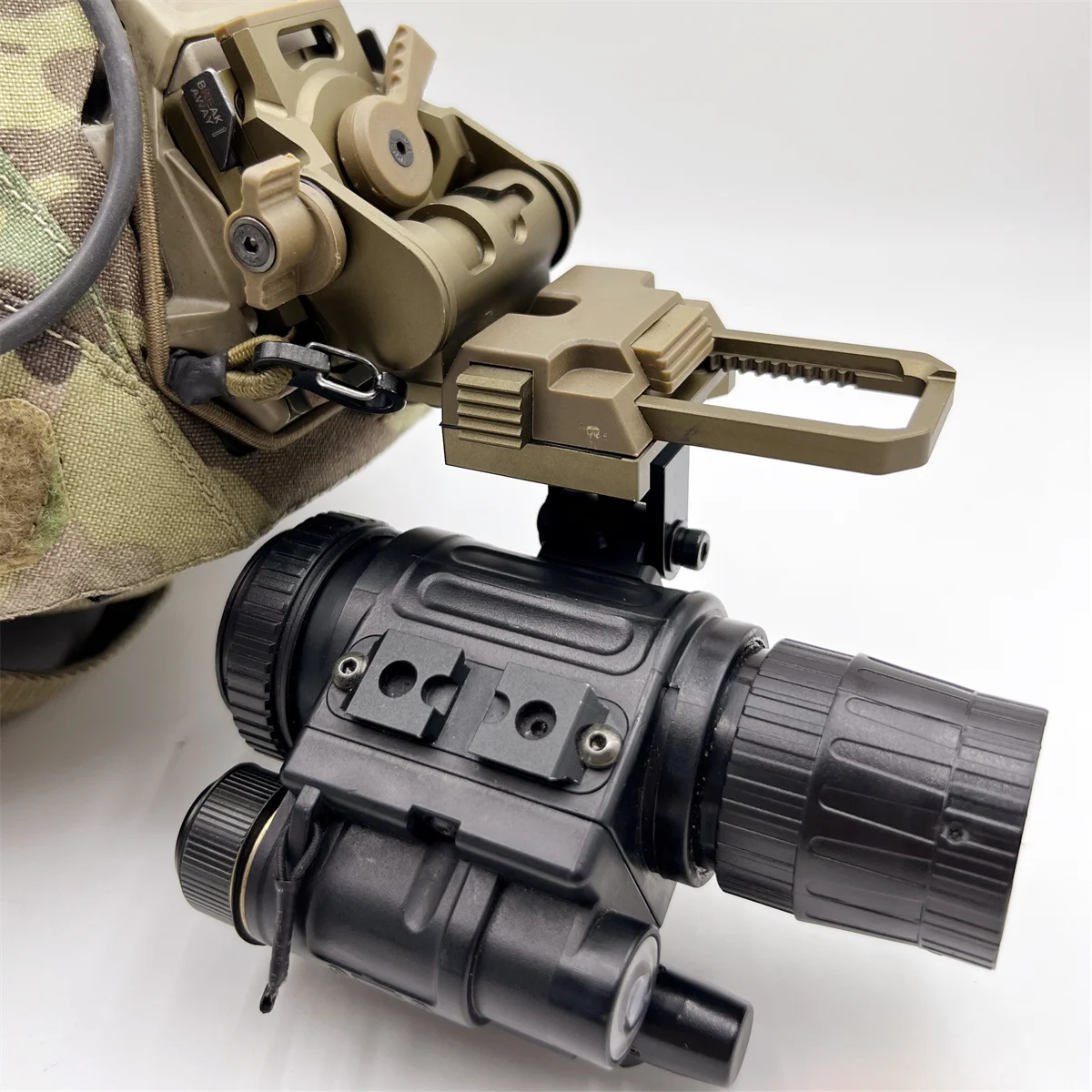 Adaptador de brazo táctico para soporte NVG de casco aluminio - imagen 4