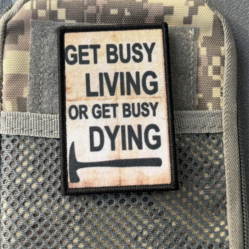 Parche estampado "GET BUSY LIVING OR GET BUSY DYING", insignia de moral táctica, gancho y bucle, mochila, decoración de ropa, pegatina, brazalete - imagen 3
