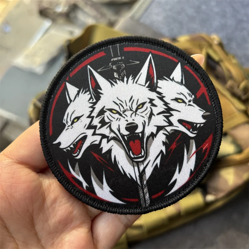 Parche táctico tres cabezas de lobo – Insignia moral militar - imagen 4