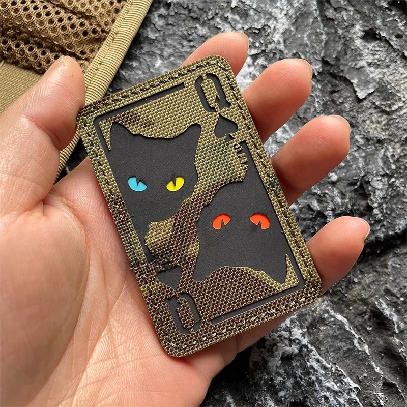 Parche de ojo de gato Poker Spades Q, gancho y bucle, brazalete reflectante IR, mochila táctica militar para exteriores, insignia de moral, pegatina de tela - imagen 4