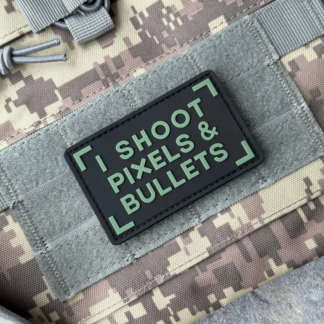 Parche PVC con velcro I SHOOT PIXELS AND BULLETS – Parche táctico