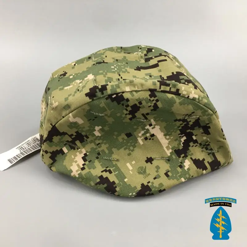 Un sombrero de camuflaje con una etiqueta