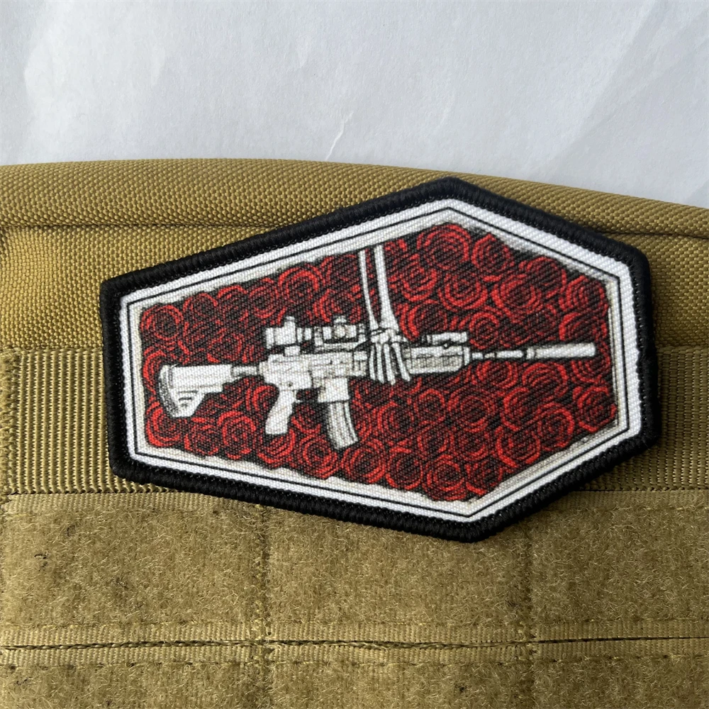 Parche táctico Rose and Gun AR-15 Reaper Morale, brazalete del ejército militar, parches impresos con gancho para ropa, pegatina para mochila - imagen 4