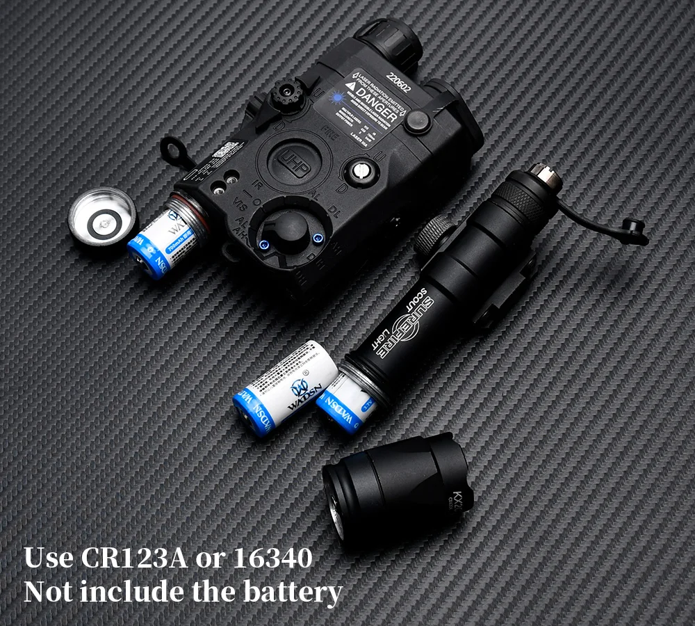 Linterna táctica SF M300A y luz M600C montadas en el kit