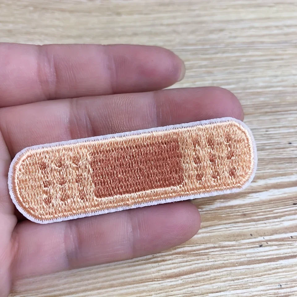 Juego de 2 parches de tirita bordados, apliques divertidos de dibujos animados bonitos, costura DIY para ropa, accesorios y manualidades - imagen 5